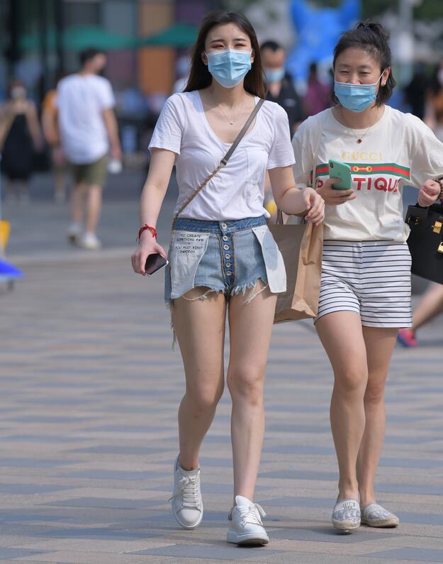 红石作品 – 热裤美女 写真