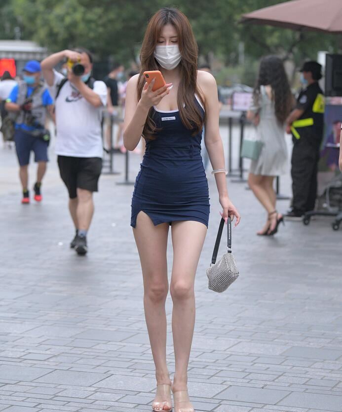 红石作品 – 性感短裙美女 写真