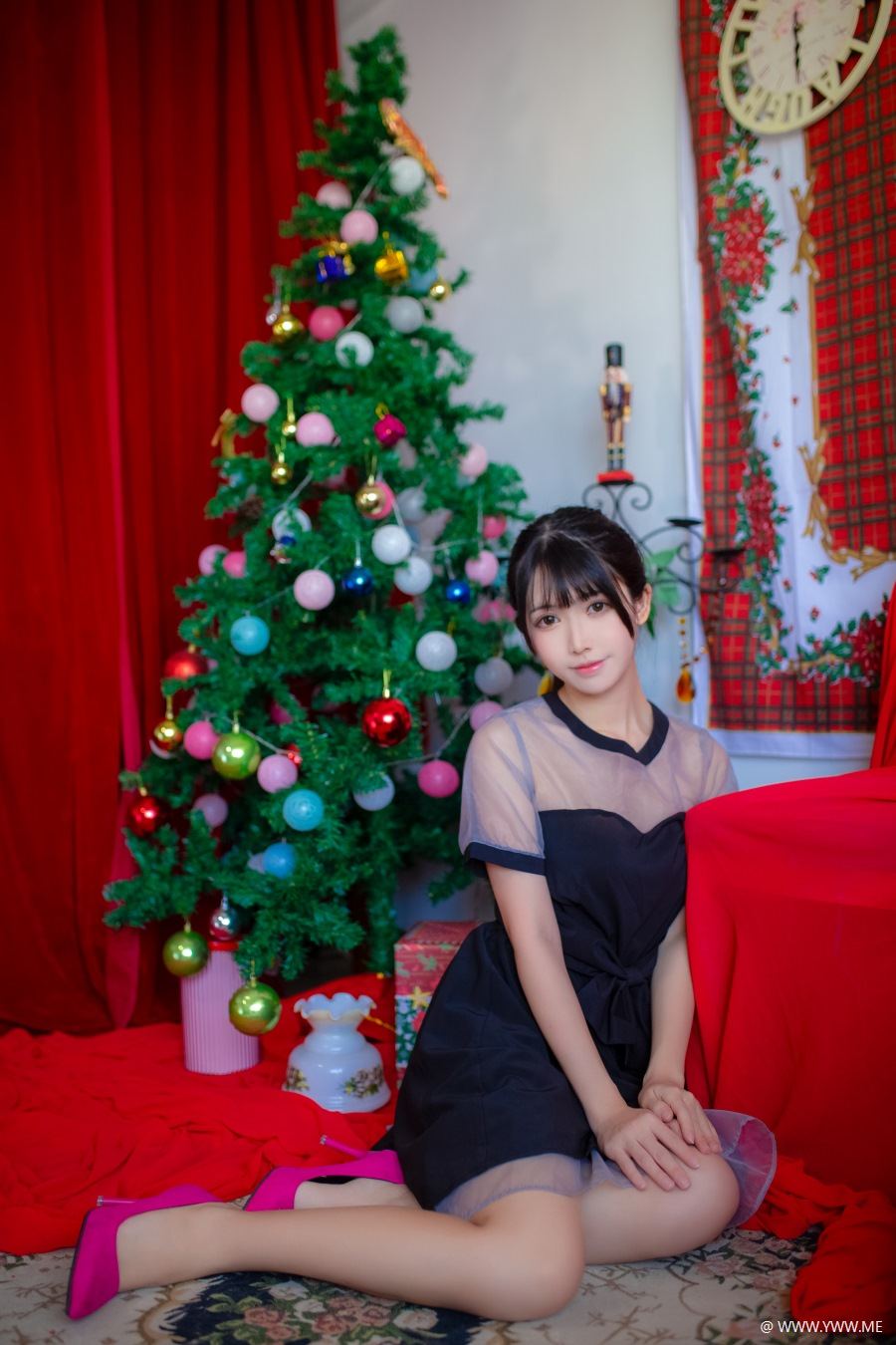 超人气Coser鳗鱼霏儿 – 加藤惠 礼服-像素点