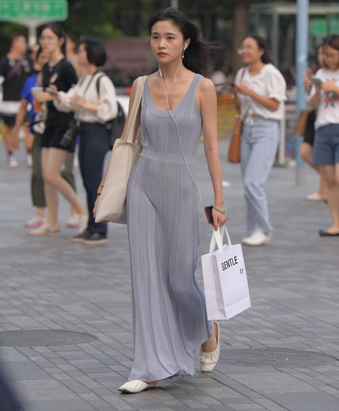 红石作品 – 长裙美女 写真