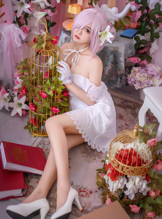 超人气Coser鳗鱼霏儿 – 玛修 白裙