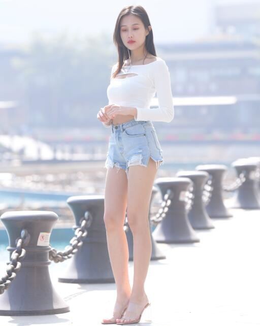 红石作品 – 美腿热裤女孩 写真+视频