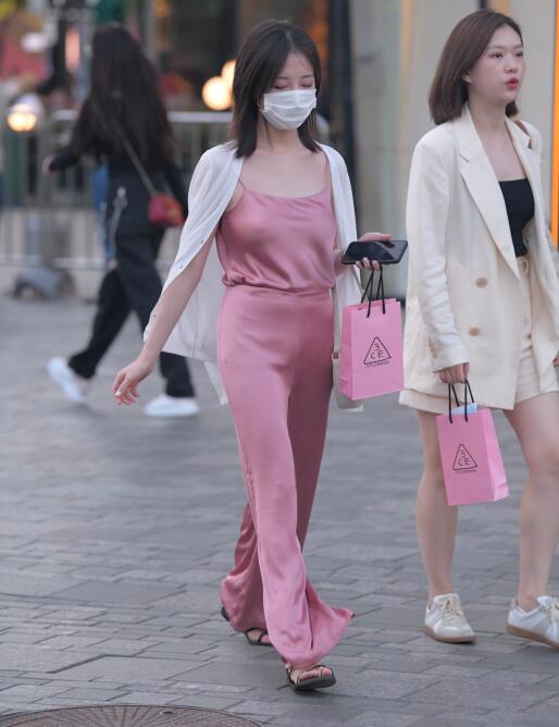 红石作品 – 性感粉色裤美女 写真