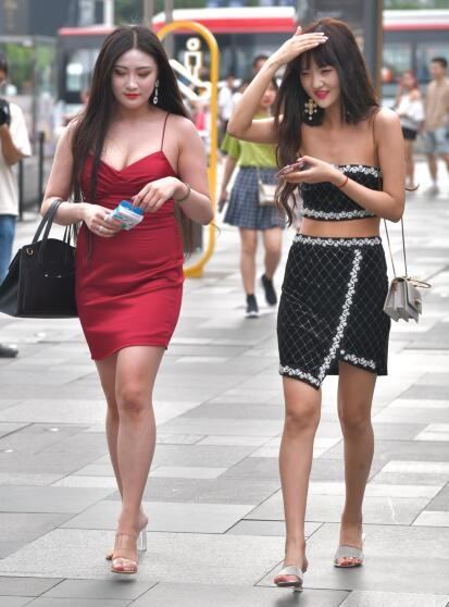 视觉冲击作品 – 熟悉的裙子，丰腴的小姐姐 写真
