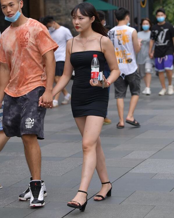 视觉冲击作品 – 她今天穿裙装，你还认得她吗 写真
