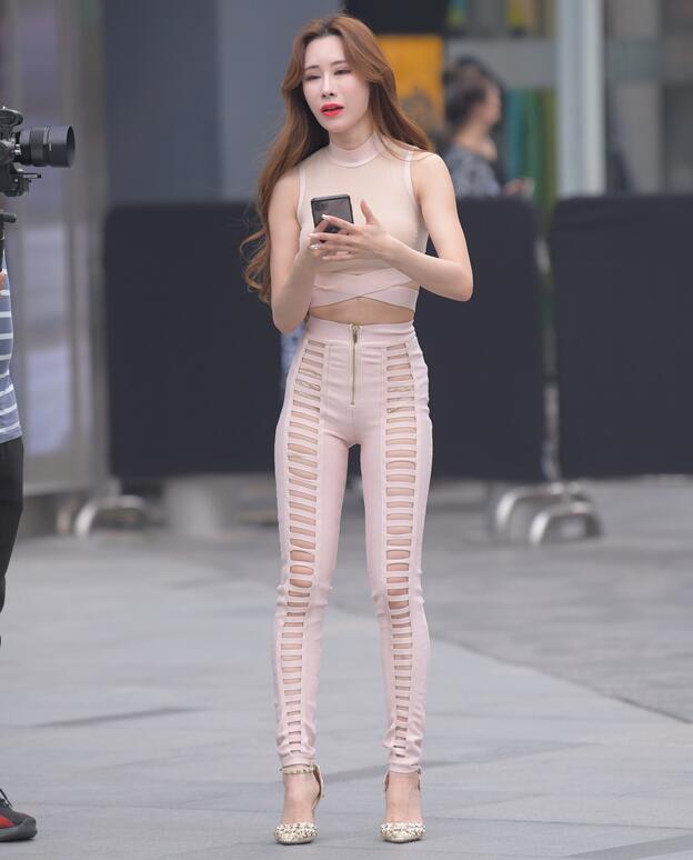 红石作品 – 紧身裤美女 写真