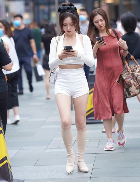 凯恩公爵作品 – 白裤女孩 写真