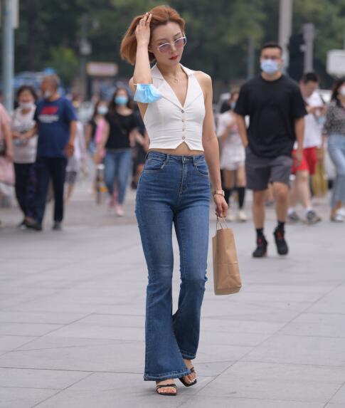 魂魂作品 – 时尚的紧牛美女 写真