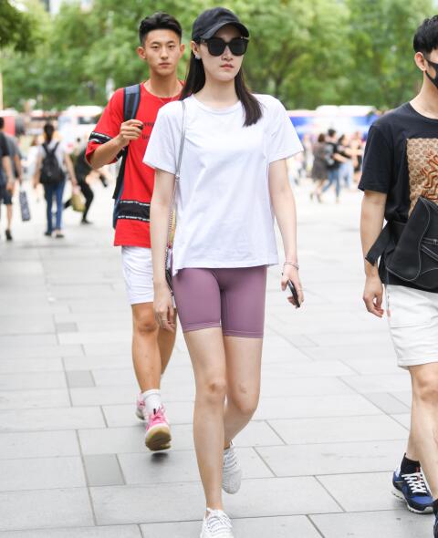 赛德克作品 – 身材高挑的紧身短裤美女 写真
