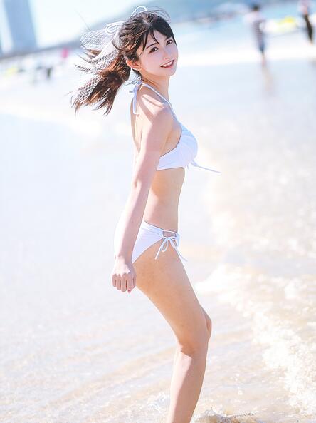 超人气Coser鳗鱼霏儿 – 海边