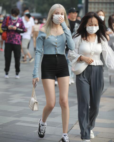 玻璃作品 – 黑热裤美女 写真