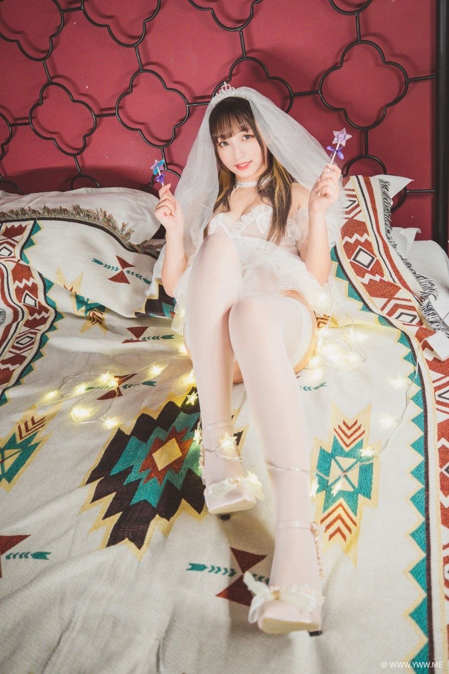 神楽坂真冬 – 《光の囁き 》光の修女-像素点