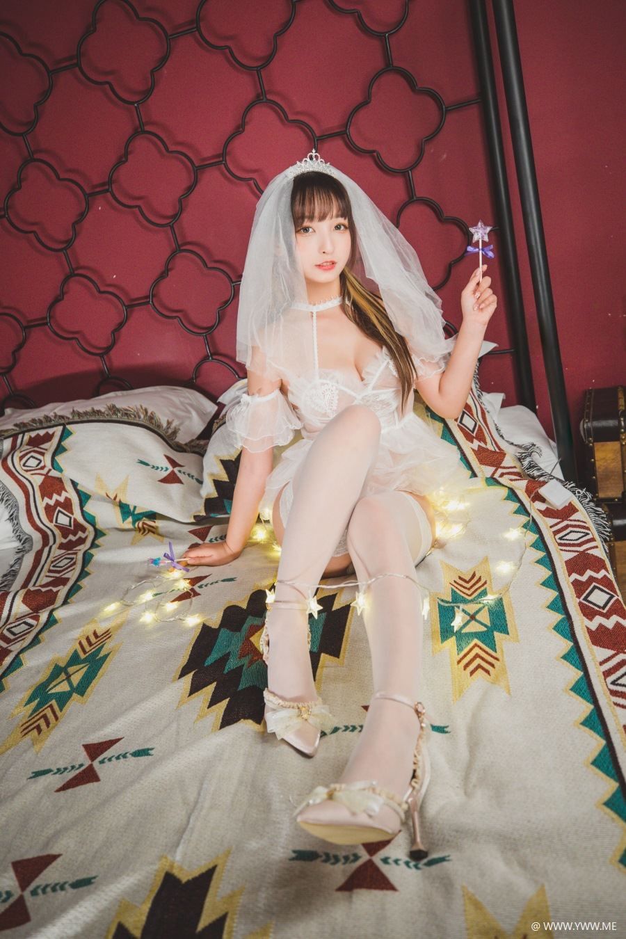 神楽坂真冬 – 《光の囁き 》光の修女-像素点