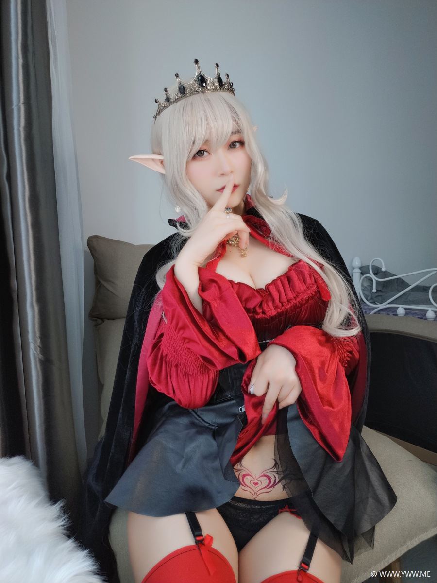 人气动漫Coser@白银81 皇家吸血鬼-像素点