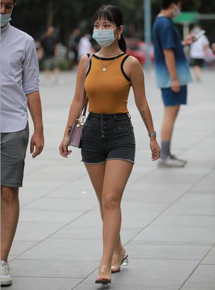 玻璃作品 – 性感黑色热裤女友 写真