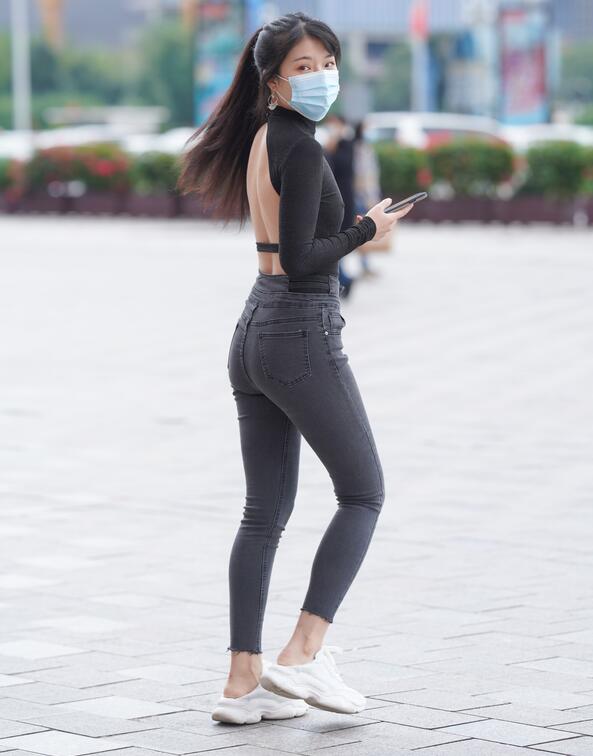 加菲mao作品 – 黑灰紧牛小姐姐 写真+视频