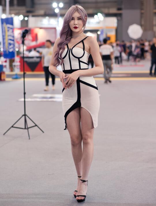 御风作品 凹凸有致的东莞改装车美女 写真