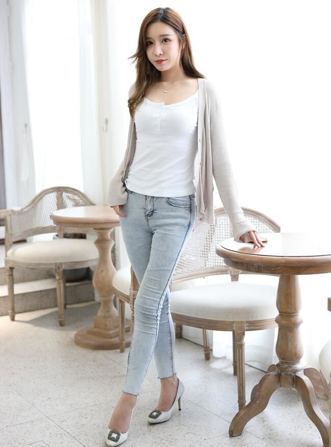 辉辉街拍作品 – linlin的牛仔裤肉丝美腿 写真+视频