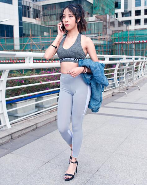 御风街拍作品 – 被寒风与骄阳调戏的丰臀健美裤美女 写真+视频