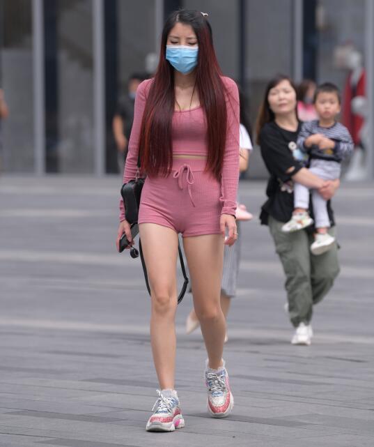 视觉冲击作品 紧身的热裤套装 写真