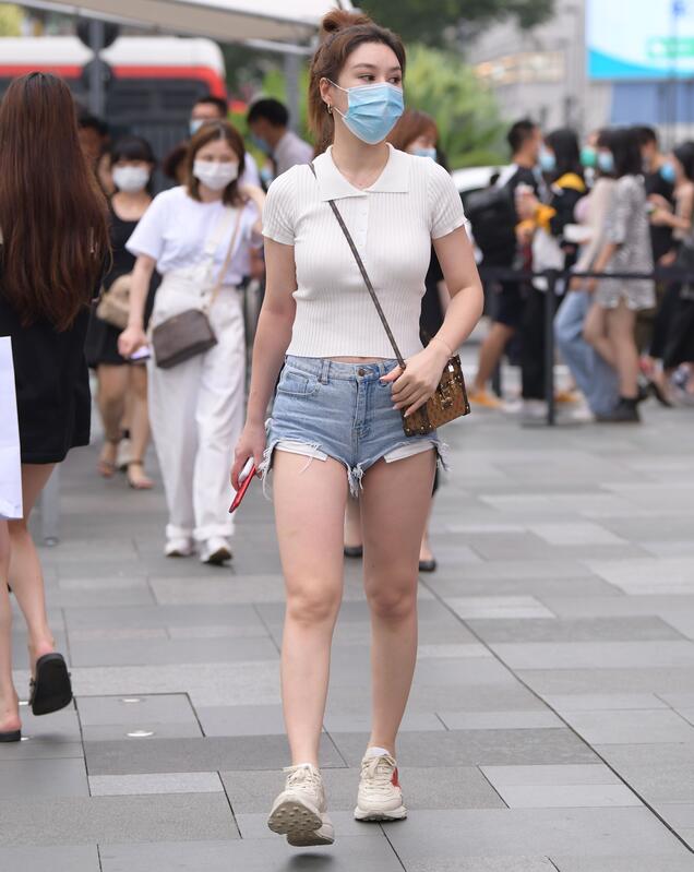 视觉冲击作品 天生爱拍热裤美女 写真
