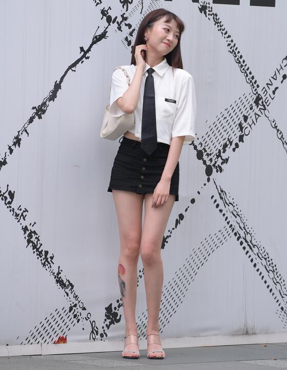 视觉冲击作品 白皙美腿小姐姐 写真
