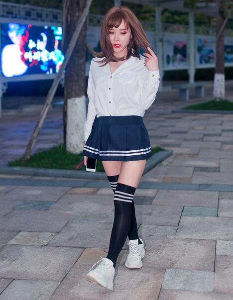 御风街拍作品 – 丝足系列-网红艾小青的绝对领域魅力 写真+视频