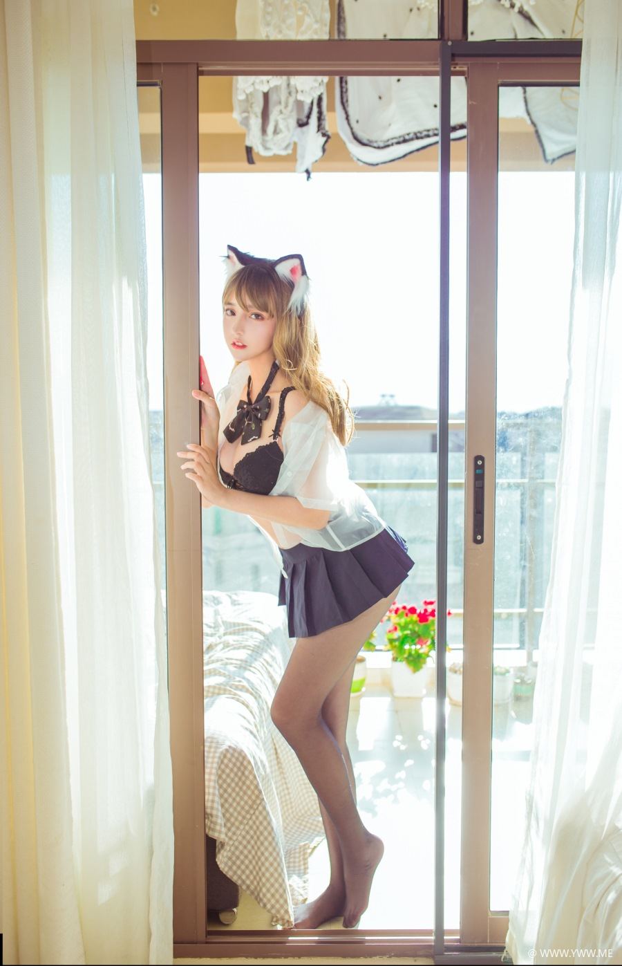 斗鱼主播@过期米线线喵 – 阳台 黑丝猫娘-像素点