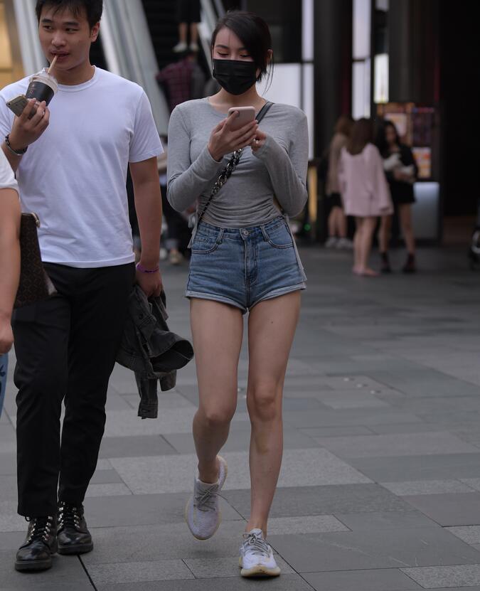 视觉冲击作品 超短热裤大白腿女人 写真