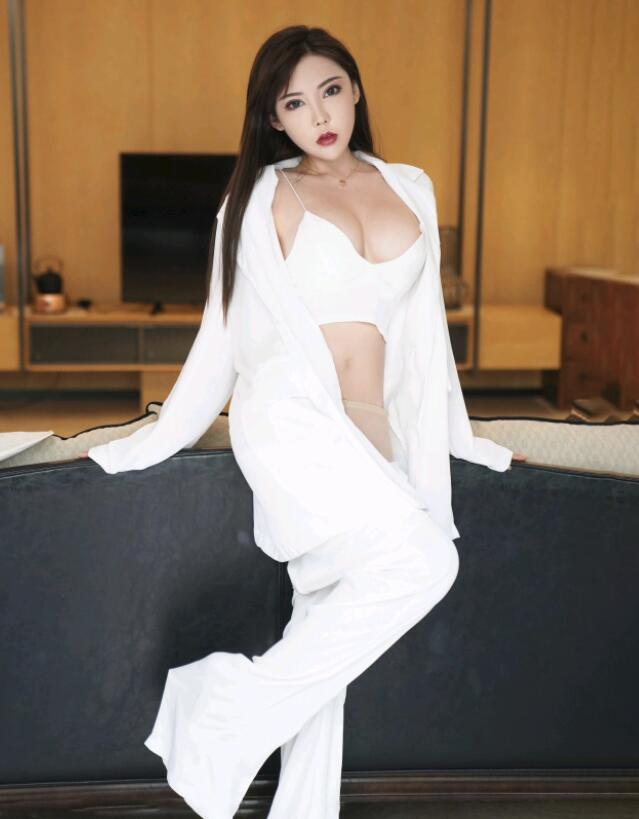 [XiuRen秀人网] 2021.04.22 No.3332 萌汉药baby OL 丝袜