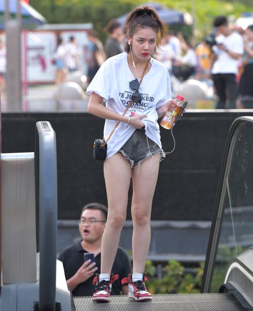 视觉冲击作品 夏日的月牙，你好 写真