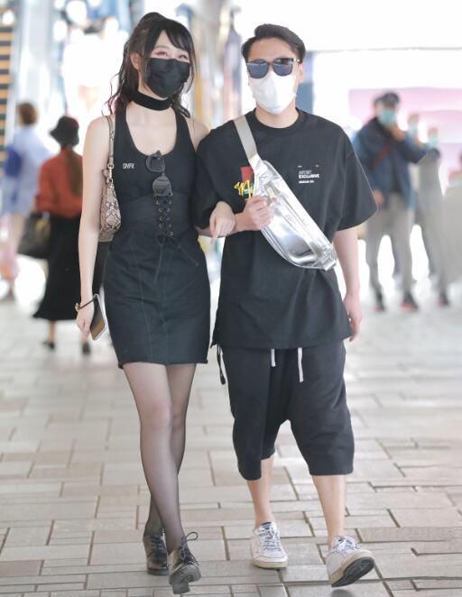 四九城嘎子街拍作品 – 黑丝美腿女友 写真