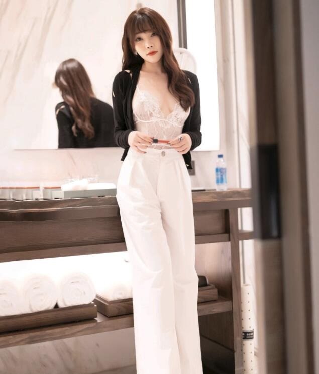 [XiuRen秀人网] 2021.04.29 No.3367 芝芝Booty 吊带 美胸