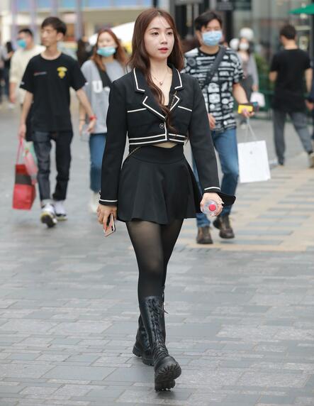 四九城嘎子街拍作品 – 黑丝长靴小姐姐 写真+视频