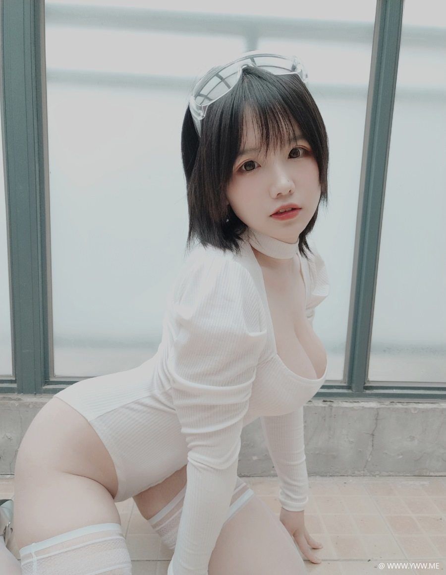B站主播@阿半今天很开心 – 白色肉感-像素点