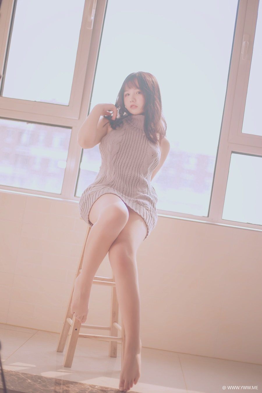 B站主播@阿半今天很开心 – 露背毛衣-像素点