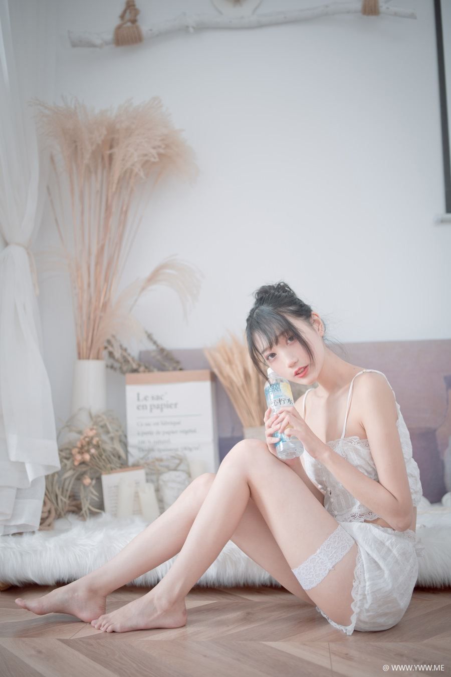 微博小姐姐 @周叽是可爱兔兔 白色睡衣-像素点