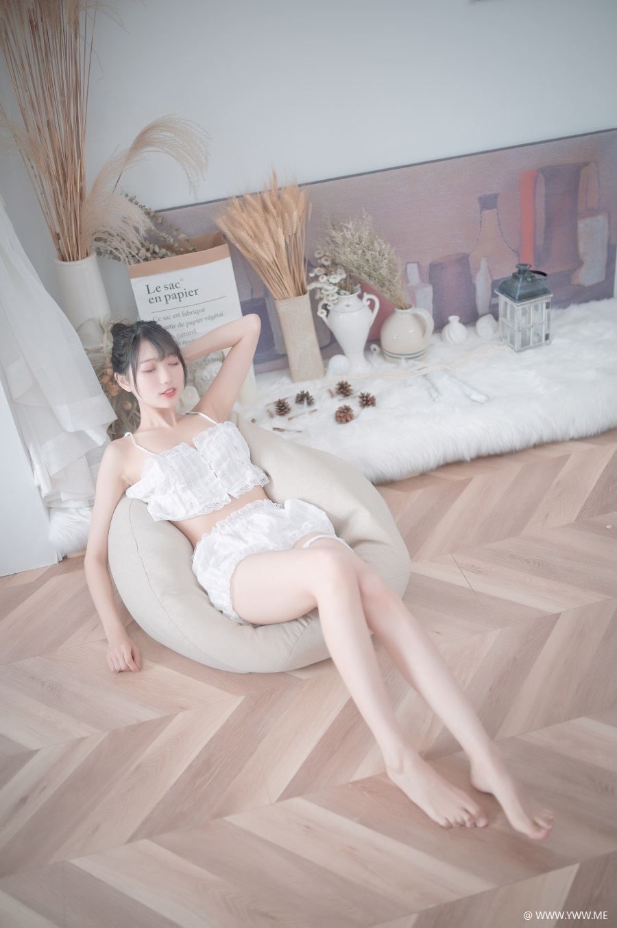 微博小姐姐 @周叽是可爱兔兔 白色睡衣-像素点