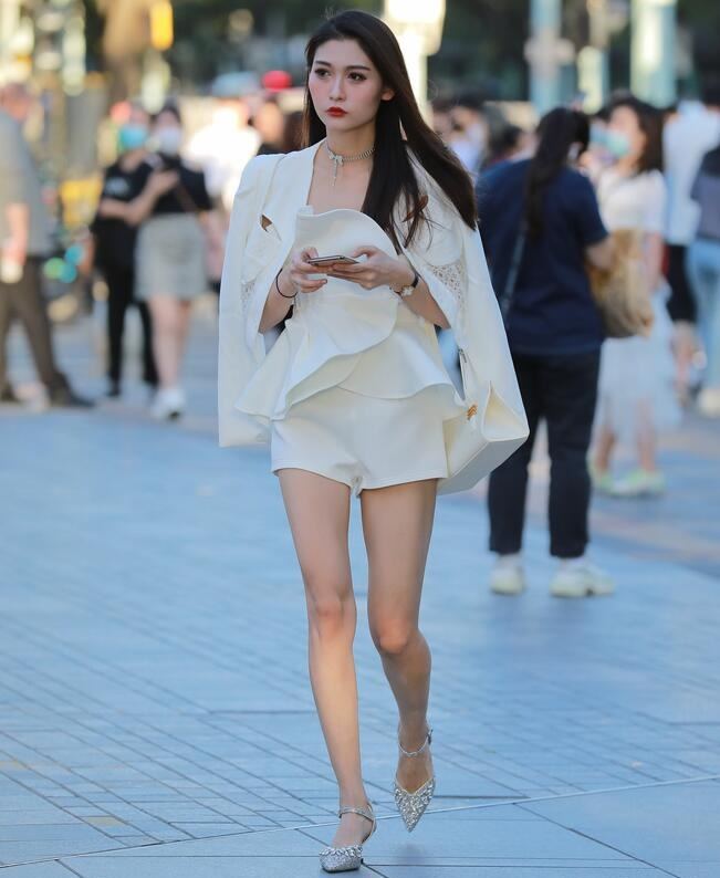 四九城嘎子街拍作品 – 漂亮的长腿大眼妹 写真