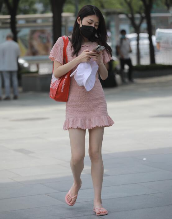 四九城嘎子街拍作品 – 白嫩美腿辣妈 写真