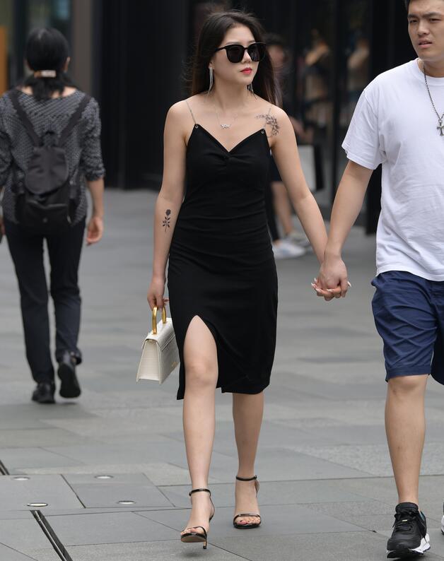 视觉冲击作品 性感的吊带开叉裙美女 写真