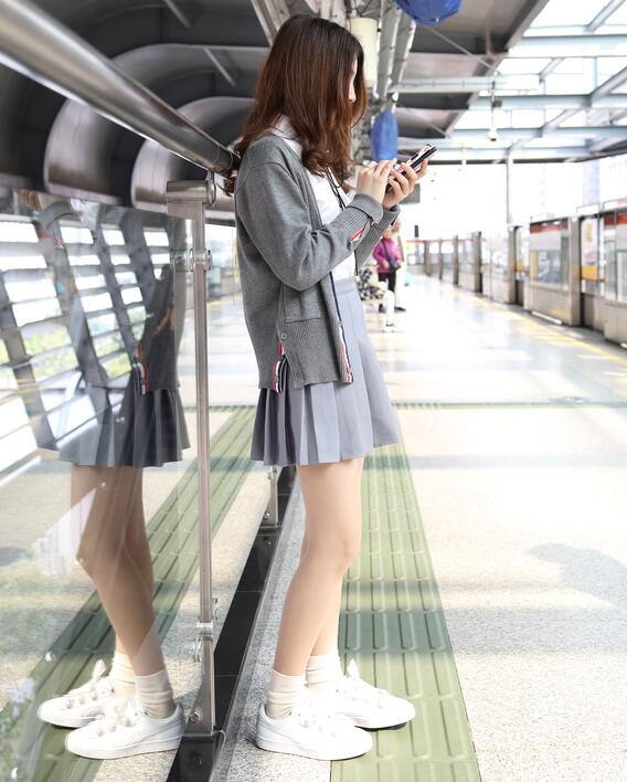 辉辉街拍作品 – 列道上的窥视 写真+视频