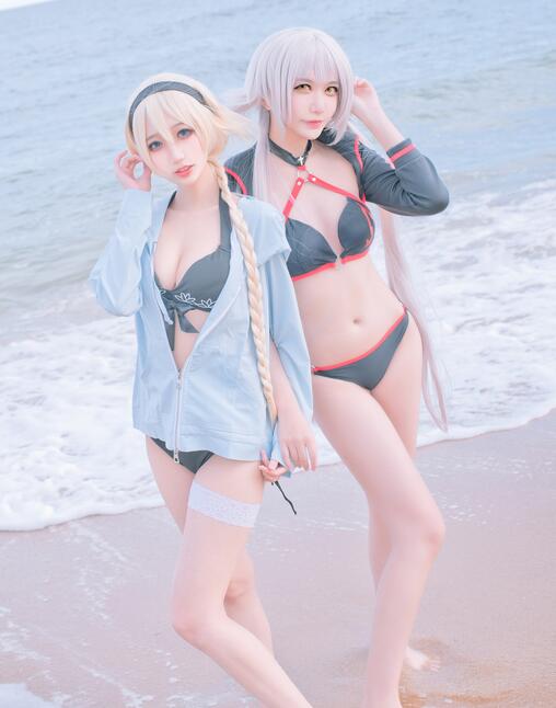 微博小姐姐 @周叽是可爱兔兔 黑白贞双人泳衣