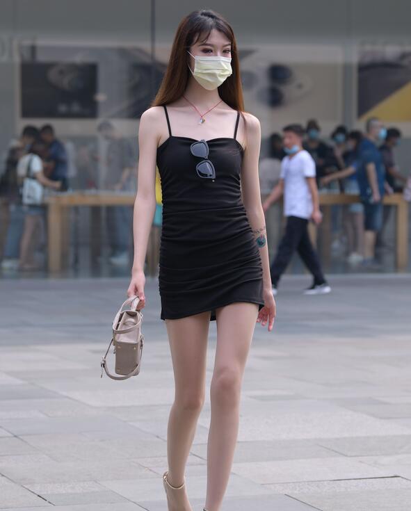 摄神街拍作品 – 性感吊带裙肉丝美腿美女 写真