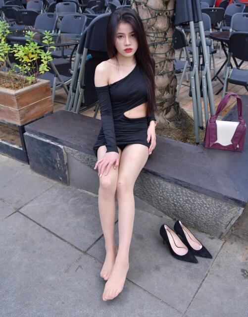 小海街拍作品 – 黑色气质小姐姐 写真