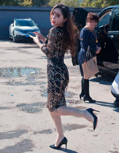 御风街拍作品 – 洗车场上的网红艾小青 写真