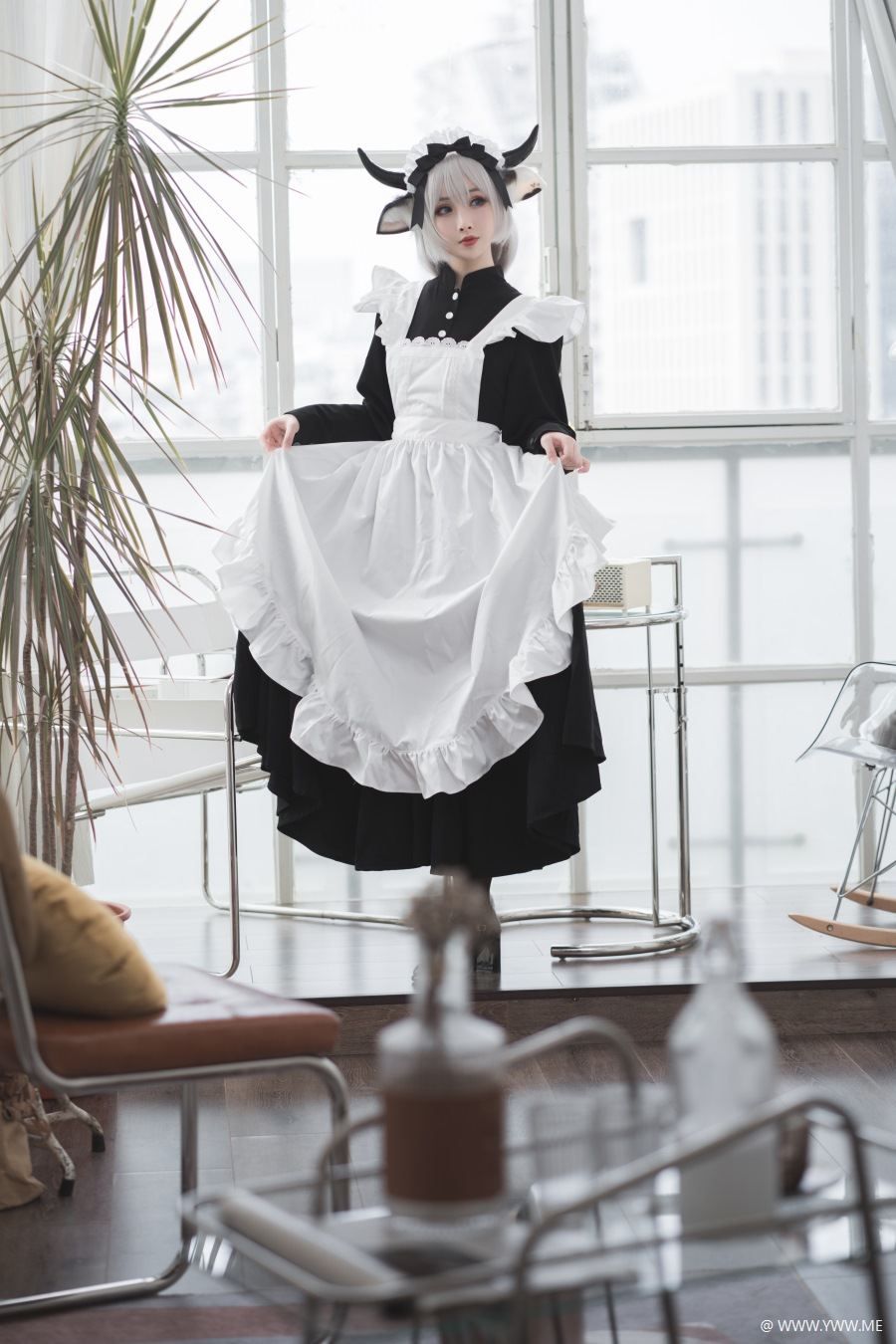 知名动漫Coser@rioko凉凉子 贴心的牛奶女仆-像素点