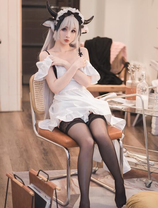 知名动漫Coser@rioko凉凉子 贴心的牛奶女仆