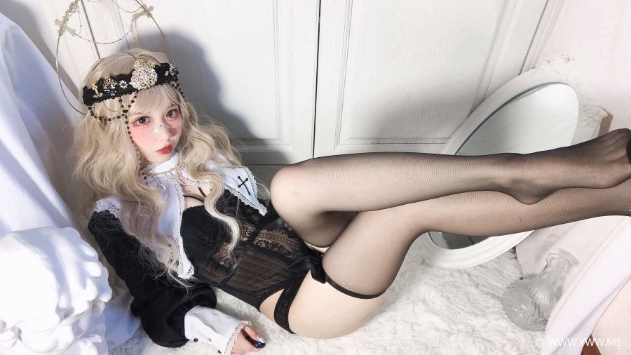 二次元coser@果咩酱w – 叛逆修女-像素点