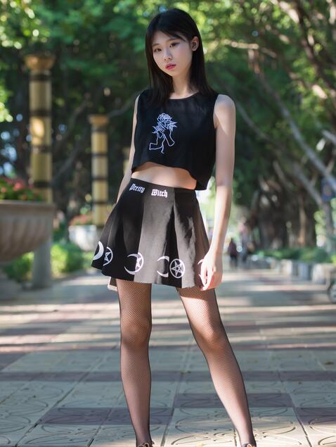 小透明DK街拍作品 – 街拍一起逛街的美少女黑丝+网袜 写真